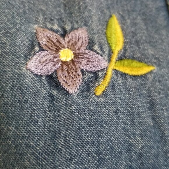 Vintage Womens Shirt Button Up Blouse Medium Denim Embroidered Flowers - Picture 6 of 10